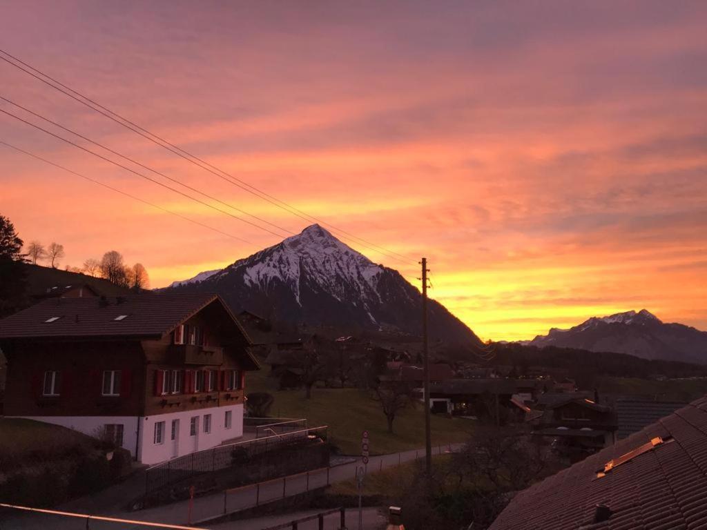Moderne Unterkunft Mit Panoramablick Auf Thunersee Krattigen Ngoại thất bức ảnh